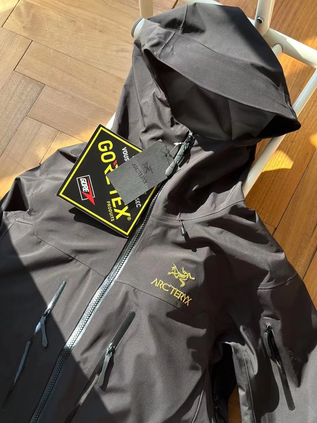 ALPHA sv ｜ ， 。 ， ， ， 。 alpha sv ， ， ， ， 。 6 ，gtx ， ， 。 sv Series～ ， 。 ARC'TERYX Alpha SV/VR 24k GTX ️ ， ，Quality ， ， ， ， ！ ， Versatile ， 3D ，Tri-Durance ， NM 00d-X 3LGORE-TEX Pro ISO 90(ISO 4) Breathable ， Breathable， 。 ，Water Tight RS 。Alpha SV ， Storm Hood ， ， 。 ，VISLON ， Velcro ， Zip-in， Classic ， ， Aplha Series ， ， ！ Color： Gold Size：S M L XL XXL XXXL（ Size） Size 175 120 s S ： 116 66 64 51 M ： 120 67 66 52 L： 124 68 68 53 XL： 128 69 70 54 XXL： 132 70 72 55 3XL： 136 71 73 56